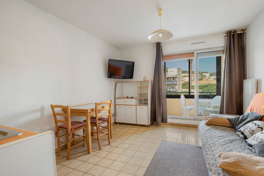 VENTE STUDIO CABINE + PARKING AUX QUILLES A SETE