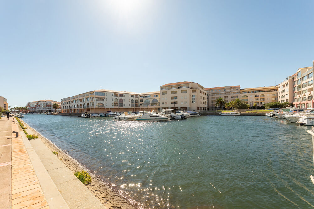 VENTE STUDIO CABINE RDC + PARKING VUE MARINA AUX QUILLES A SETE