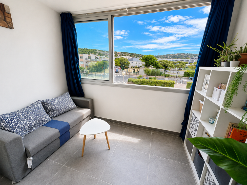 VENTE GRAND STUDIO CABINE QUARTIER LES QUILLES A SETE