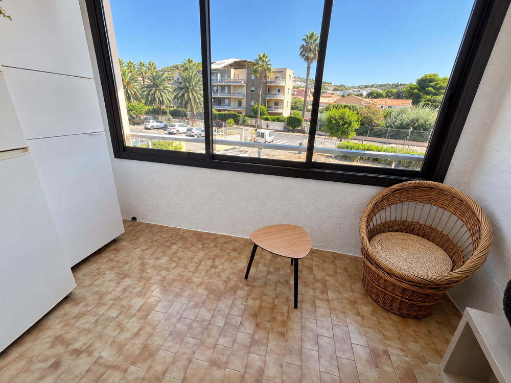 VENTE STUDIO CABINE + PARKING AUX QUILLES A SETE