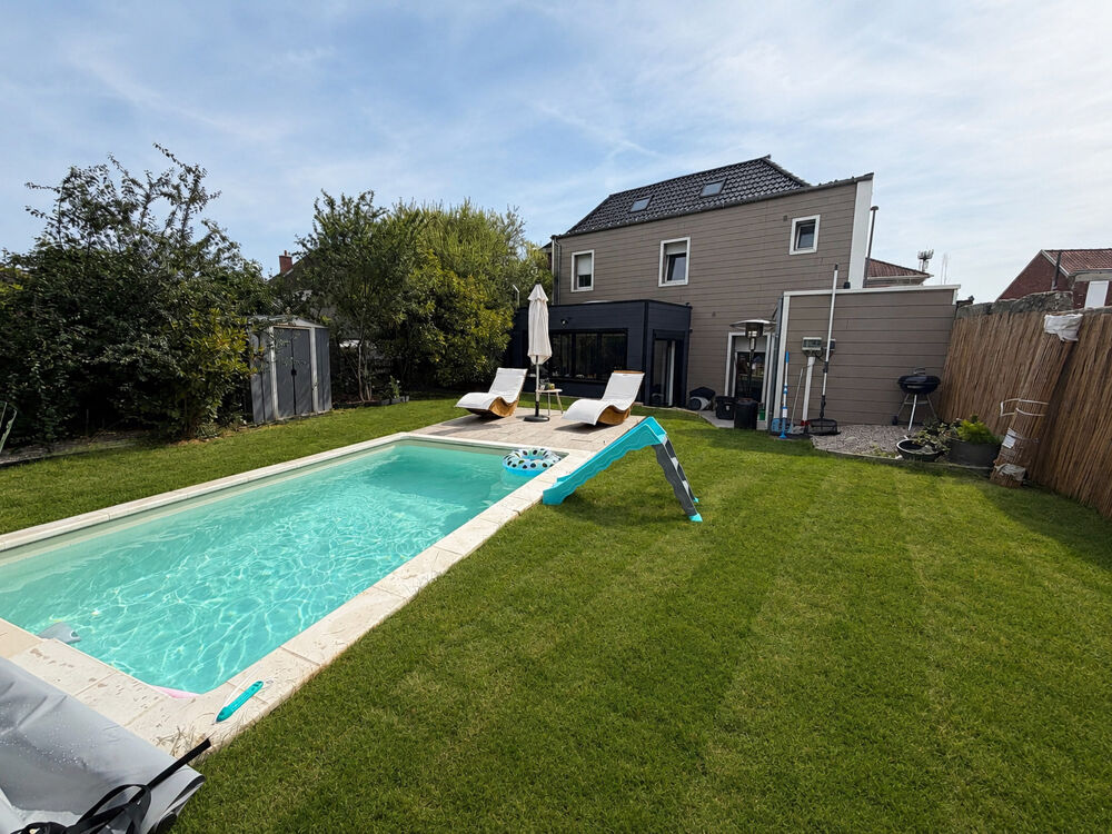 WALLERS Centre Maison de caractère d'environ 200 m2 avec piscine chauffée et potentiel professionnel