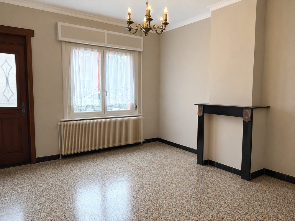 TRITH SAINT LEGER, maison d' environ 80M2, 2 chambres, jardin, garage, cave et grenier aménageable.