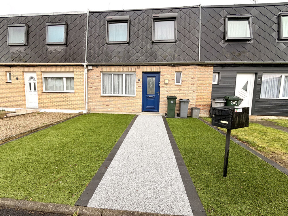 Maison d' environ 90m2, 4 chambres, jardin etn garage.