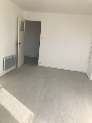  Appartement à louer 3 pièces 65 m²