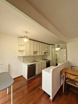  Appartement à louer 3 pièces 75 m²