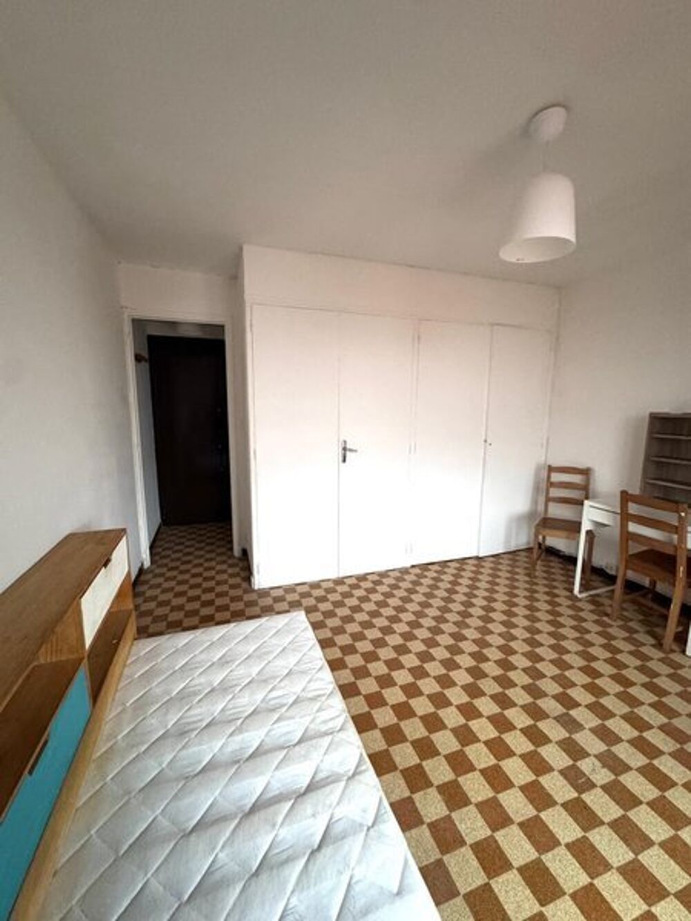 --Studio meublé en excellent état à Longchamp-- <br....
