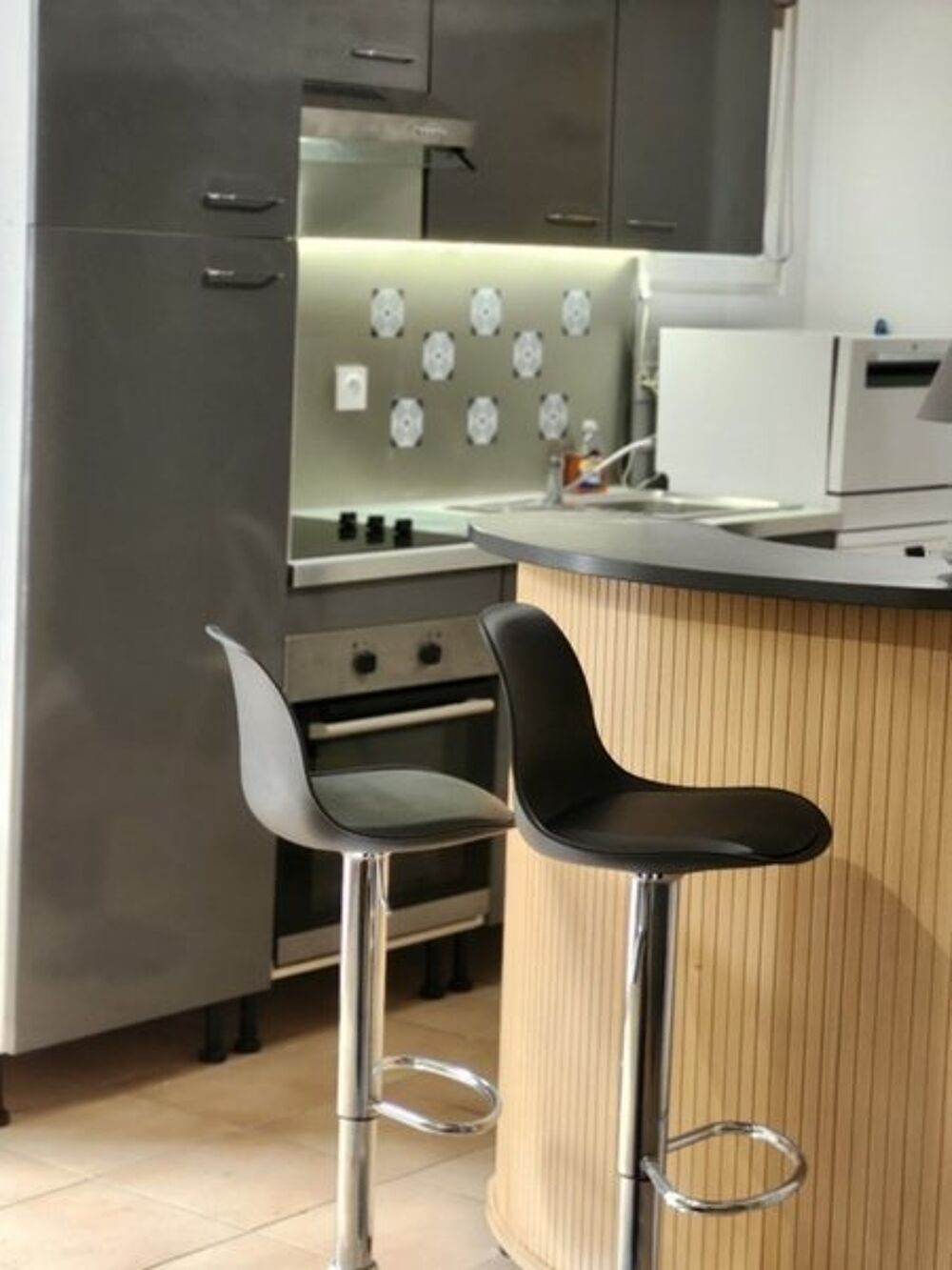Appartement T1 meublé, en RDC sur 1-NEOULES, 83136. ....