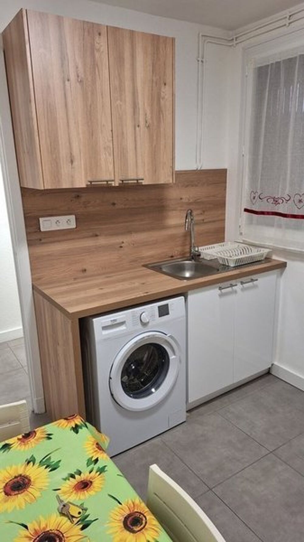--Annonce immobilière - T1 Meublé à Cassis-- À lo....