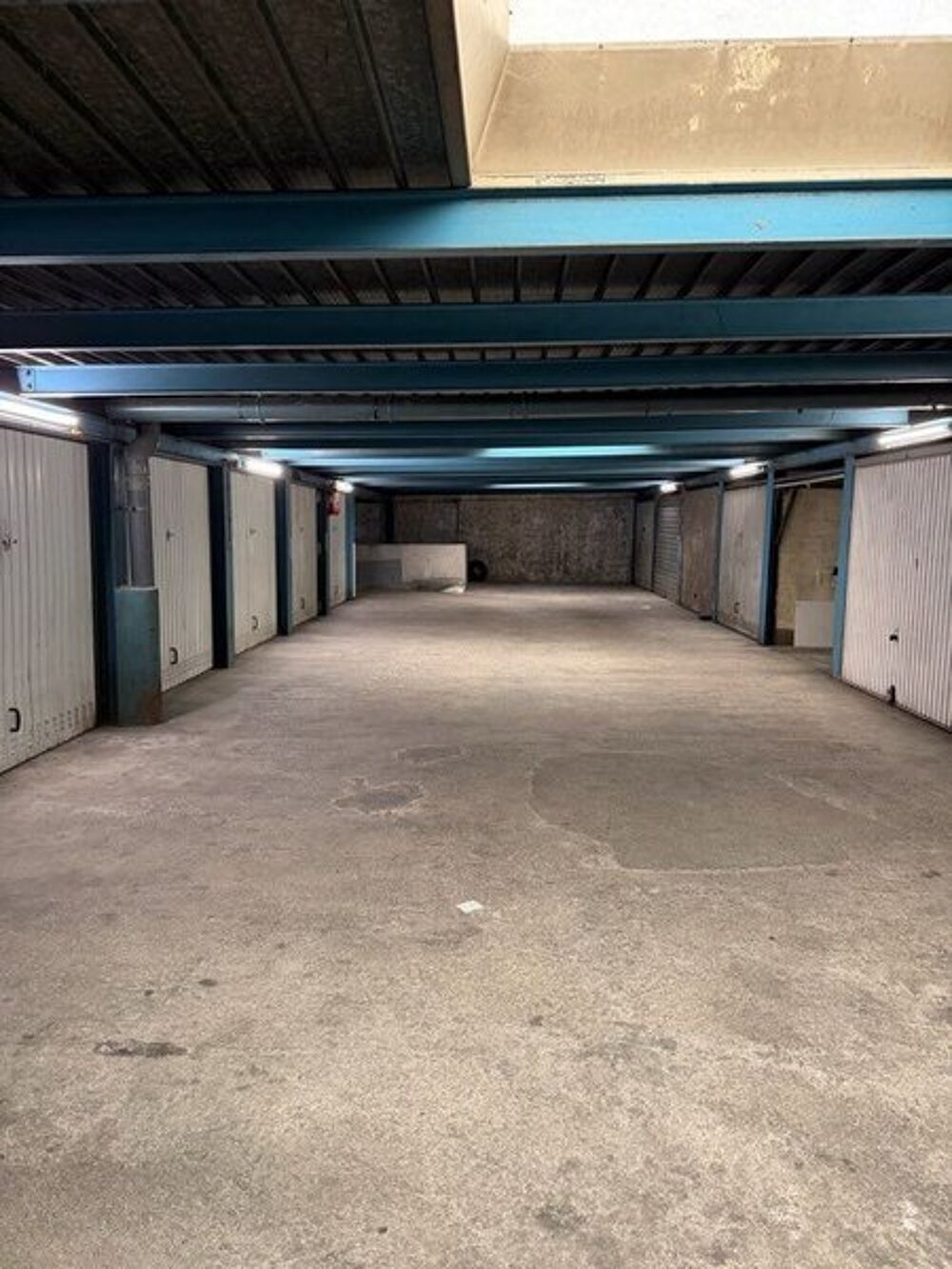 location Parking / Garage - 1 pièce(s) - 10 m² Marseille 5