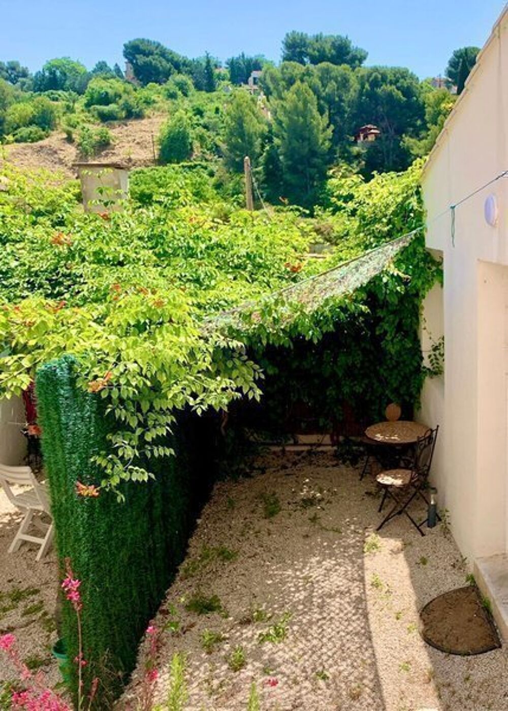 STUDIO MEUBLÉ DANS UNE VILLA - MARSEILLE 15ÈME (SAINT-AN....
