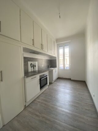  Appartement à louer 3 pièces 76 m² Marseille
