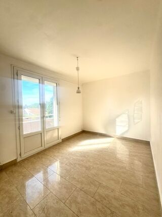  Appartement à louer 3 pièces 64 m²