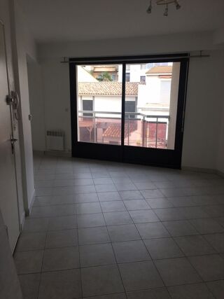  Appartement à louer 2 pièces 45 m² Marseille