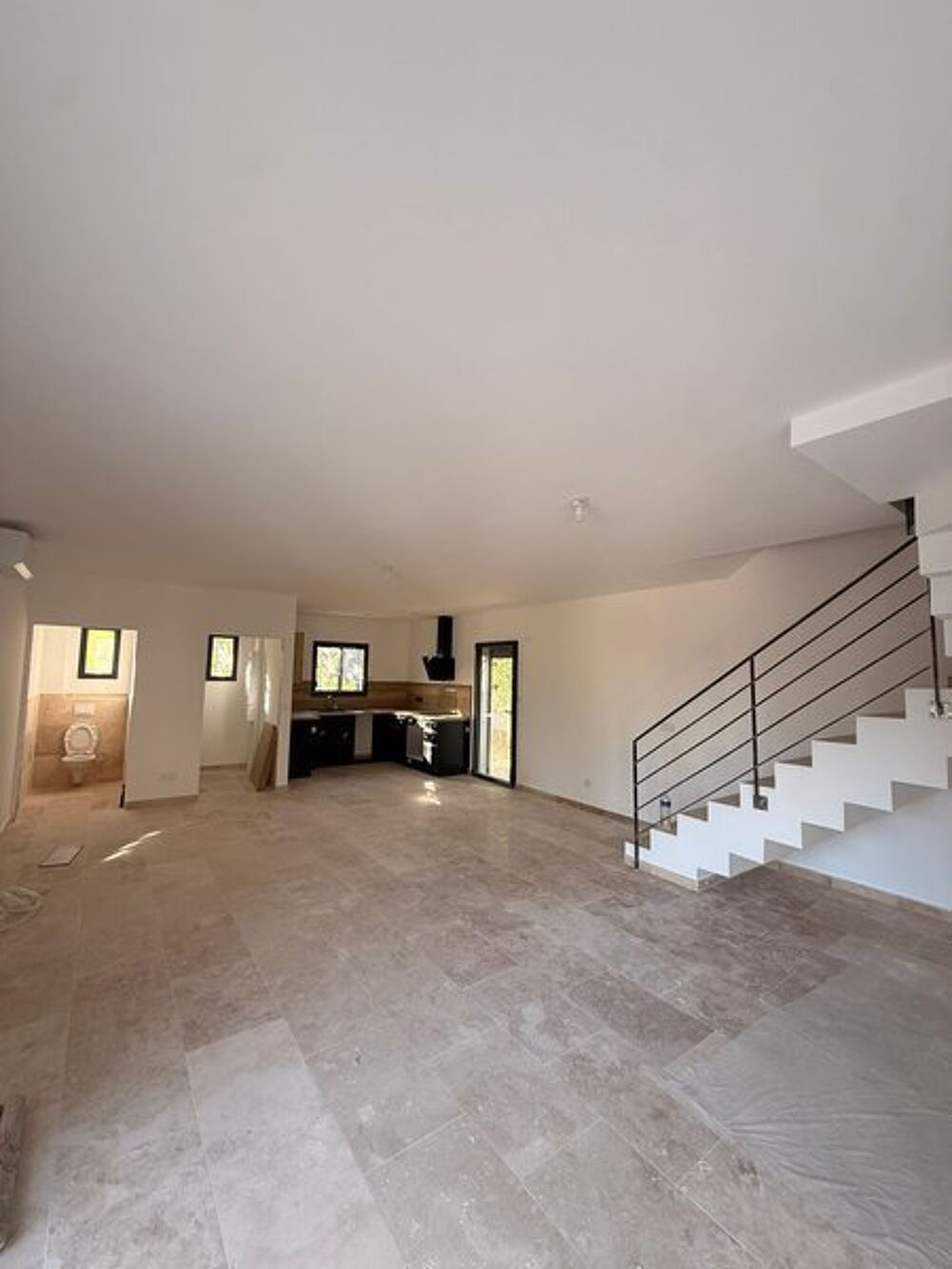 Maison individuelle Neuve T3 R+1 à CEYRESTE Décou....