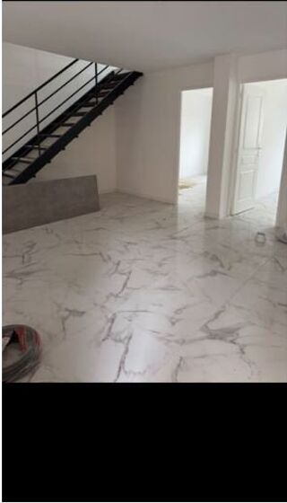  Appartement à louer 4 pièces 100 m²