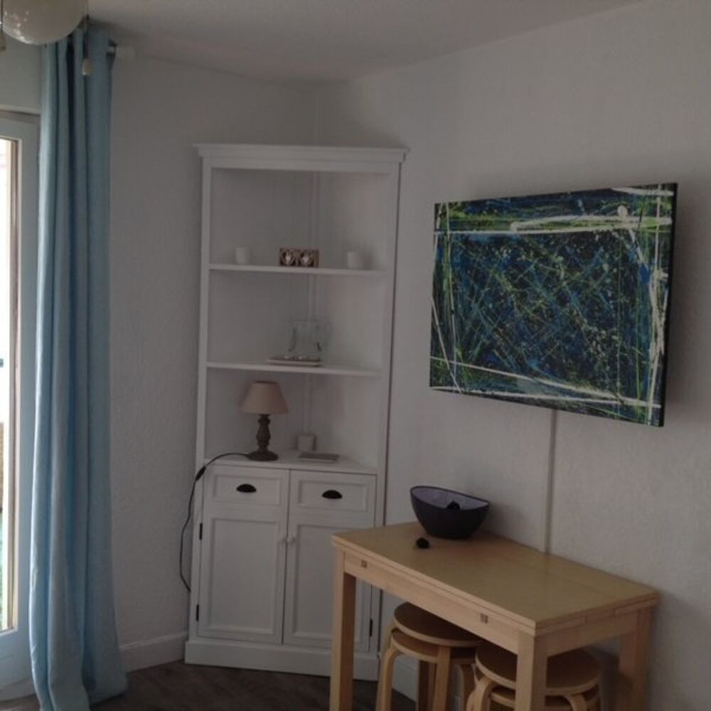 83150 BANDOL Studio Piece principale ,Cuisine ouverte.....