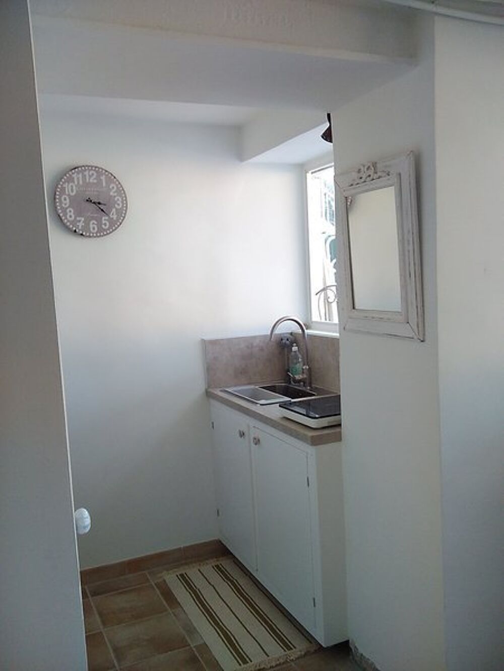 Marseille 4e  Les Chartreux  Studio meublé avec entrée....