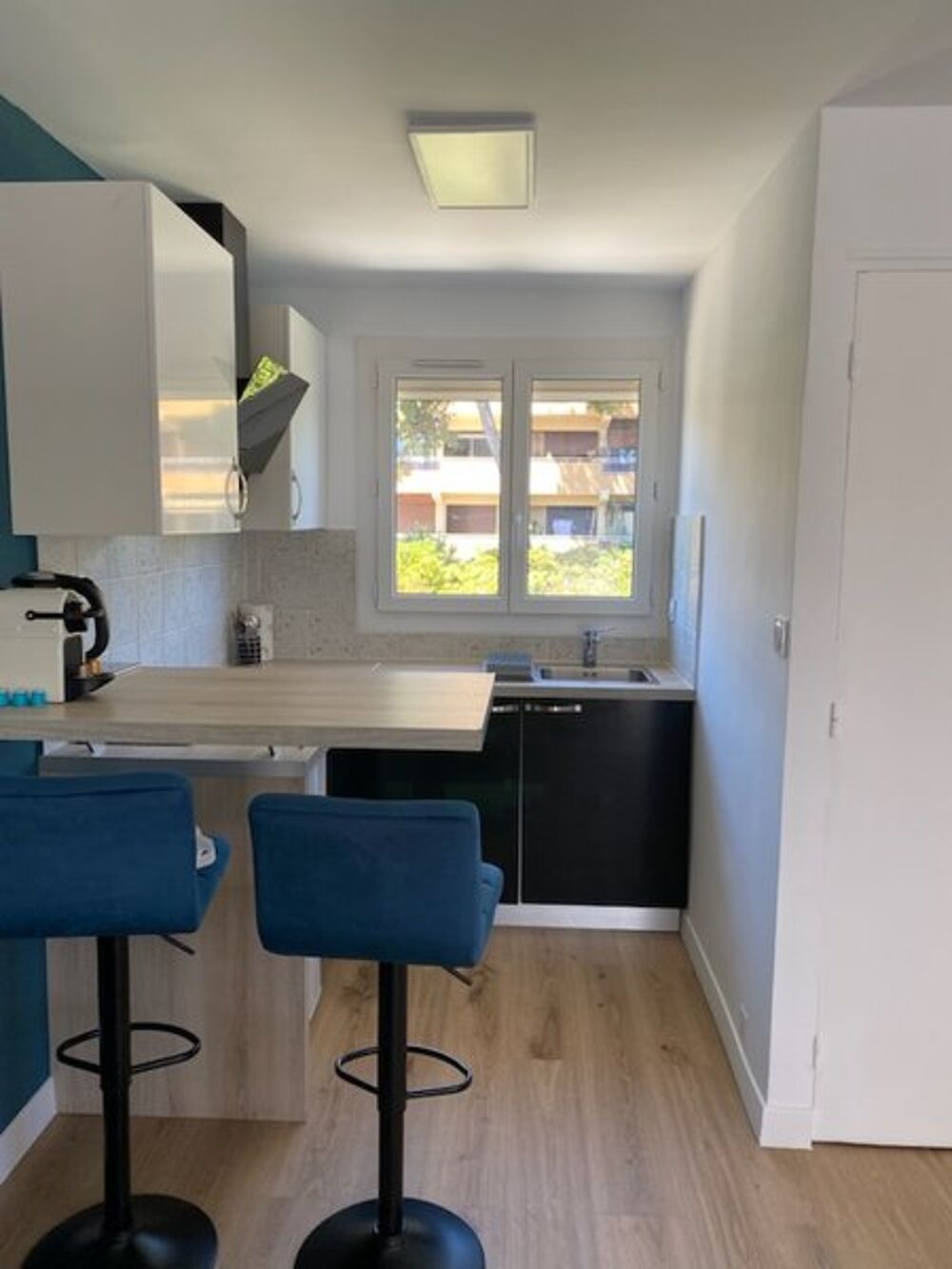 STUDIO MEUBLÉ - CARRY LE ROUET - 30m² Situé au 1e....