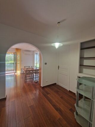  Appartement à louer 3 pièces 75 m²