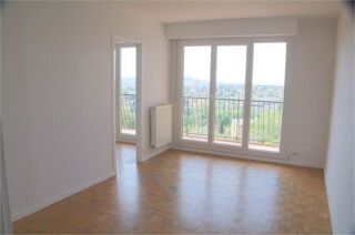  Appartement à louer 3 pièces 50 m²