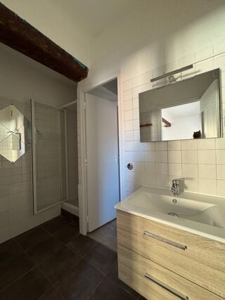  Appartement à louer 2 pièces 45 m² Marseille