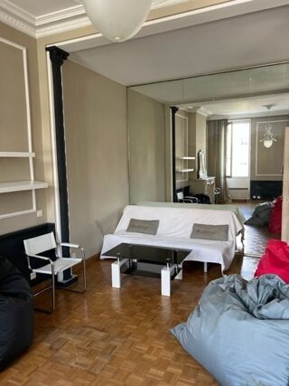  Appartement à louer 2 pièces 90 m²