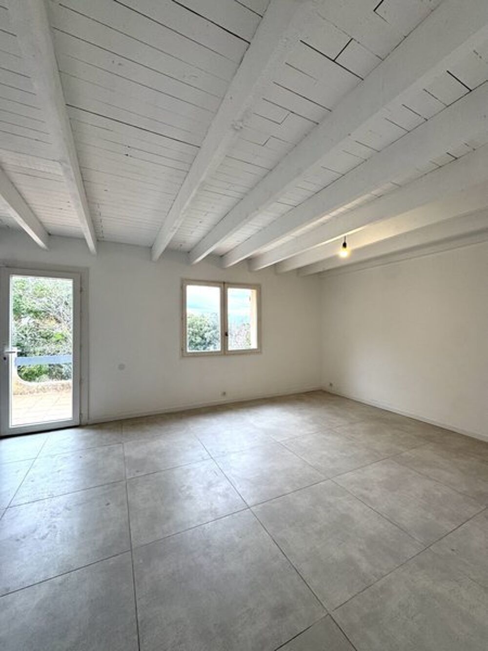 Villa T4 rénovée avec extérieur et stationnement- QUARTI....
