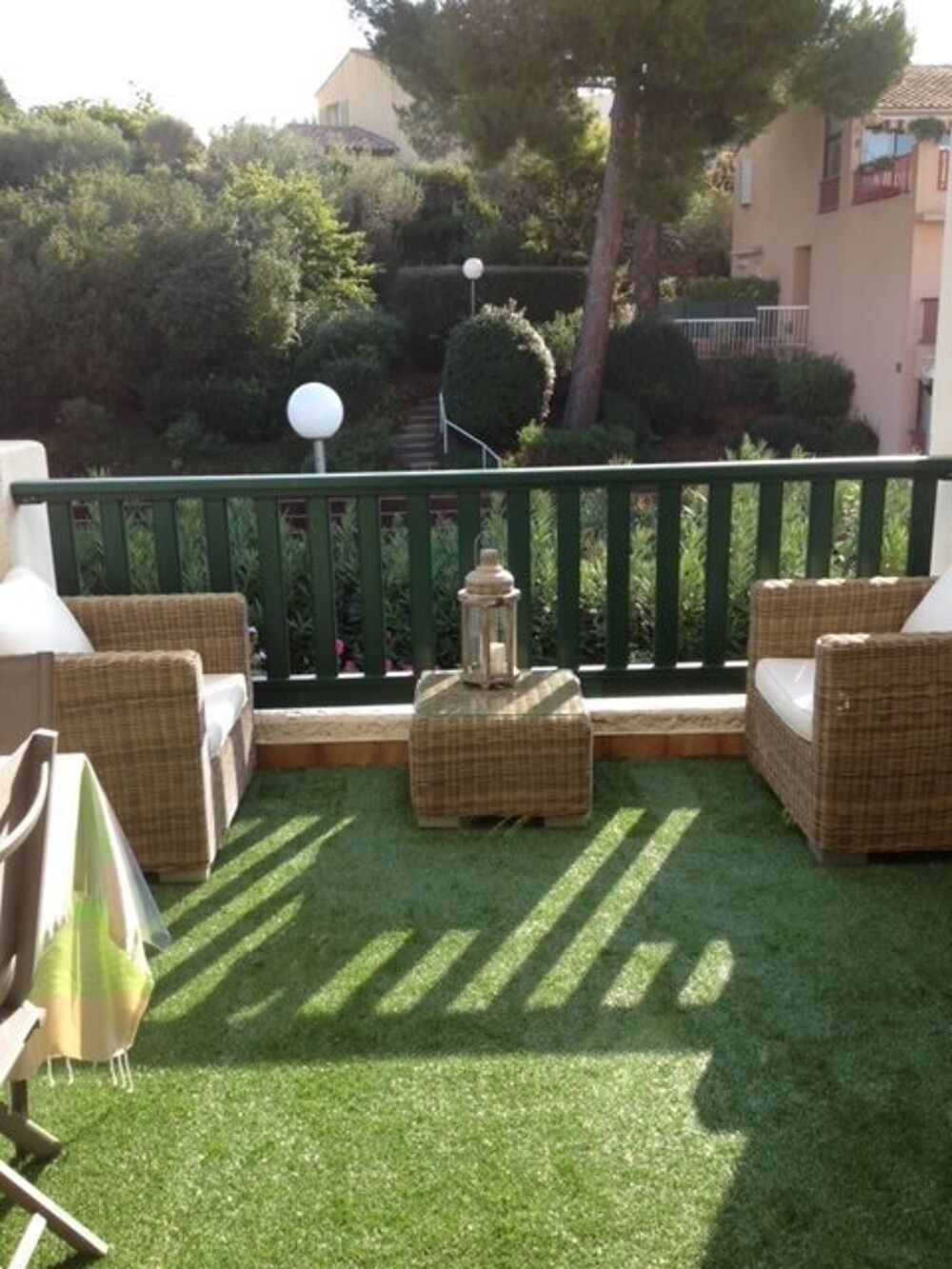 83150 BANDOL Studio Piece principale ,Cuisine ouverte.....