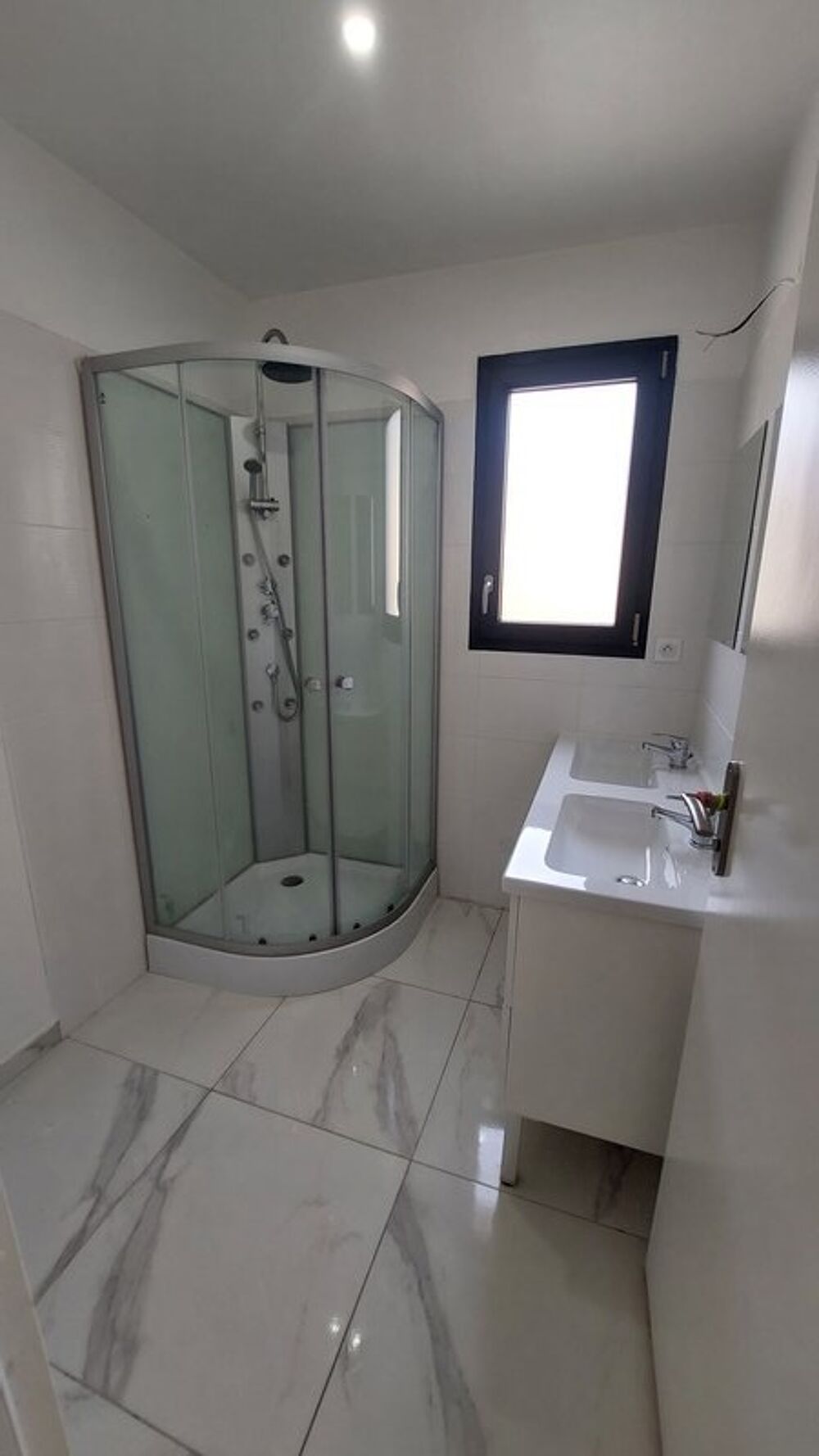 13015 Les aygalades MARSEILLE ds Villa T3 Neuf,Sejour 33....