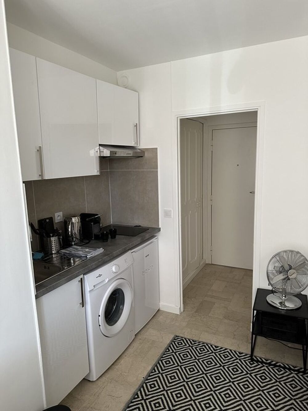 13004 prox Camas MARSEILLE Studio, Piece principale ,Cu....