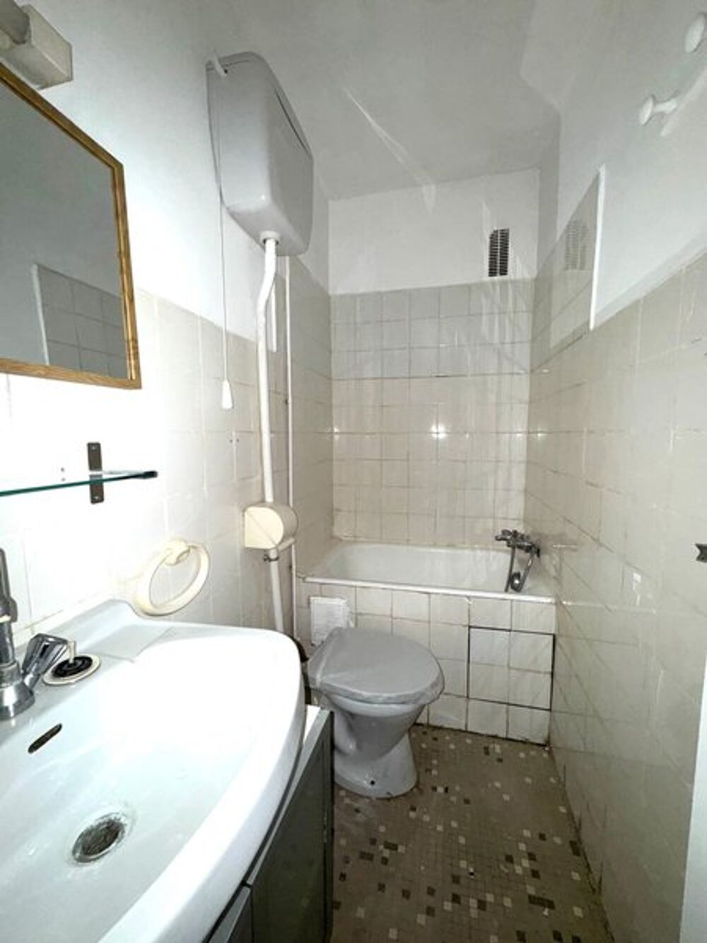 --Studio meublé en excellent état à Longchamp-- <br....