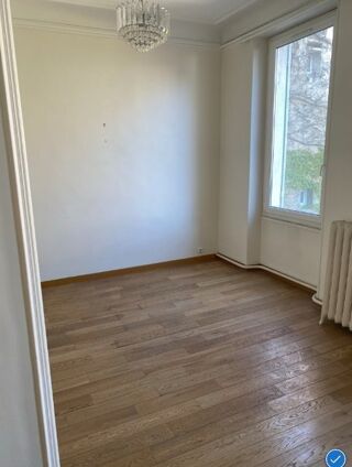  Appartement à louer 3 pièces 110 m²