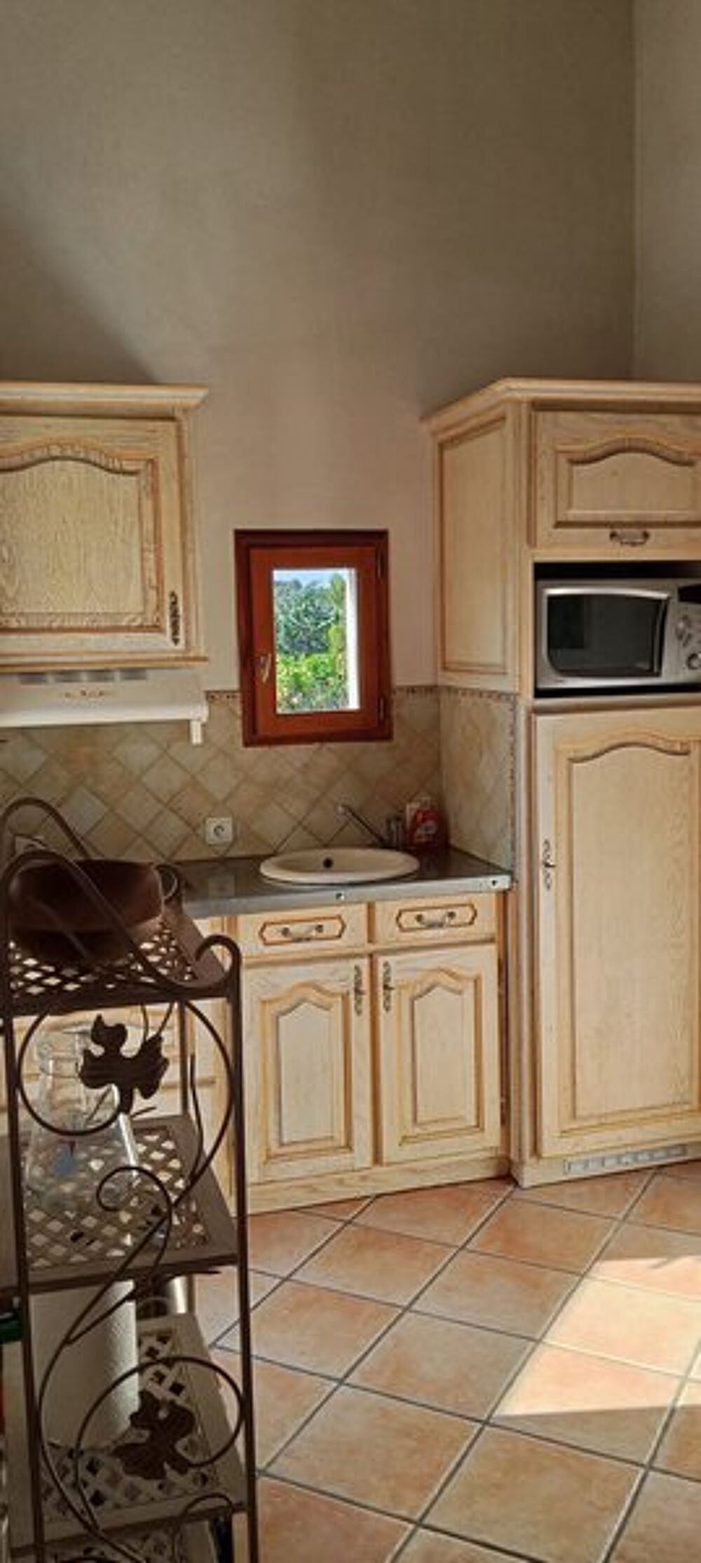 Maisonnette T2 Meublée - R+1 avec terrasse, parking priv....