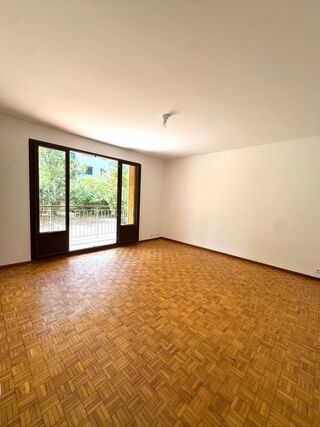  Appartement à louer 4 pièces 73 m² Marseille