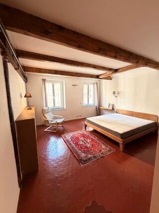  Appartement à louer 3 pièces 96 m²
