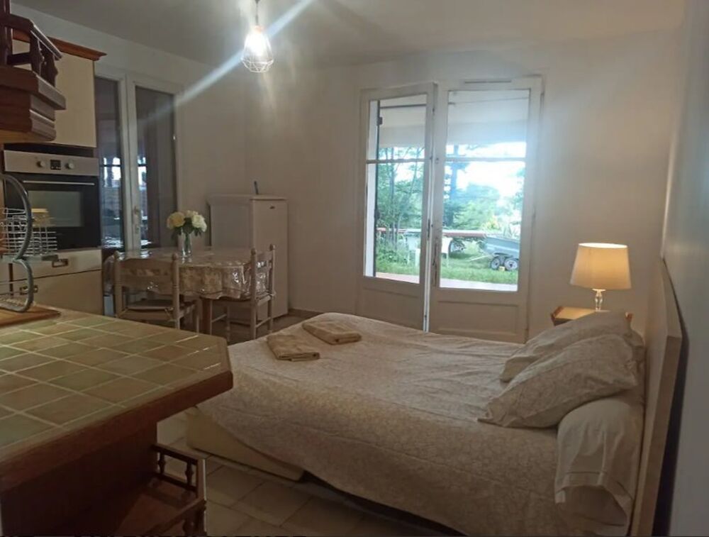 **VITROLLES - STUDIO MEUBLÉ AVEC TERRASSE JARDIN ET PARK....