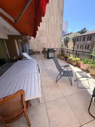  Appartement à louer 4 pièces 110 m²