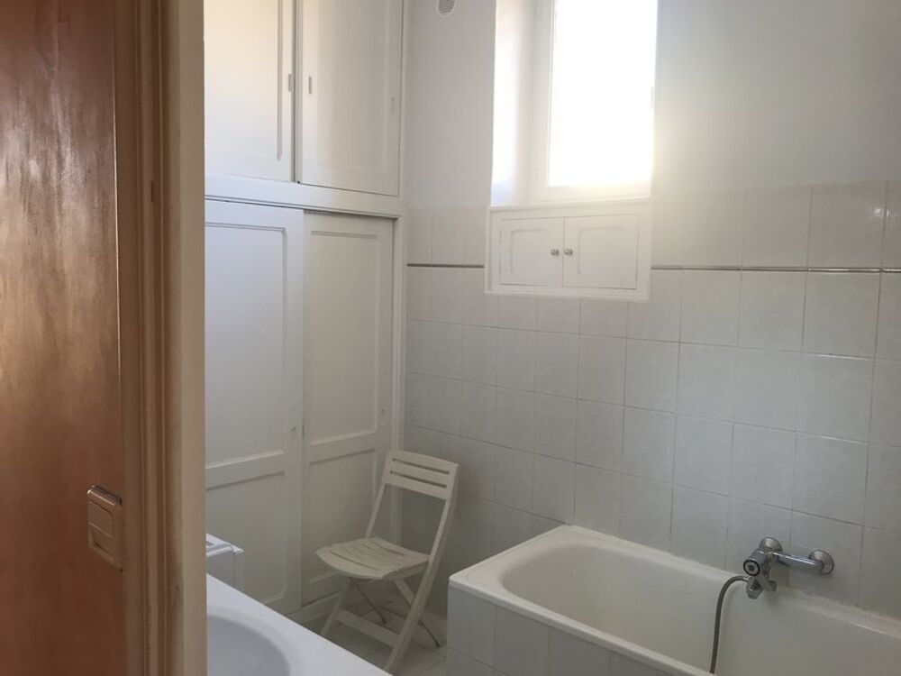 13005 Le Camas MARSEILLE T3. Hall, Sejour, Cuisine a....