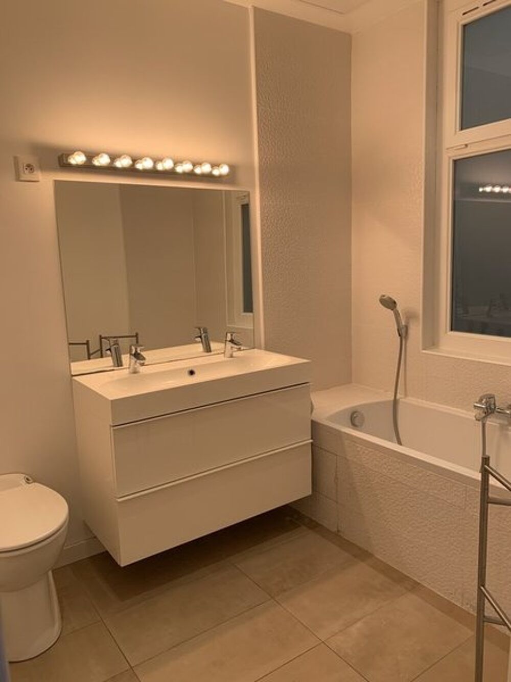 location Appartement - 4 pièce(s) - 132 m² Marseille 1