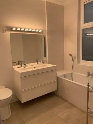  Appartement à louer 4 pièces 132 m²