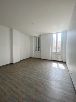  Appartement à louer 3 pièces 60 m²