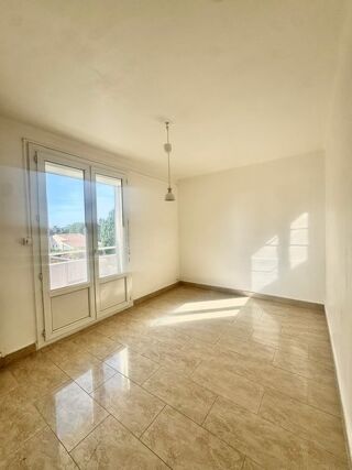  Appartement à louer 3 pièces 64 m²