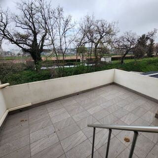  Appartement à louer 3 pièces 79 m²