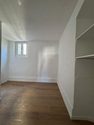  Appartement à louer 2 pièces 45 m² Marseille