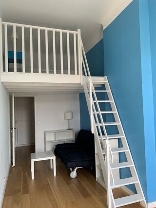 Appartement à louer 4 pièces 132 m²