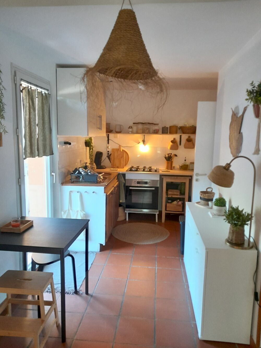 13790 Centre CHATEAUNEUF LE ROUGE T2 46m2 Récent, Hall ,....