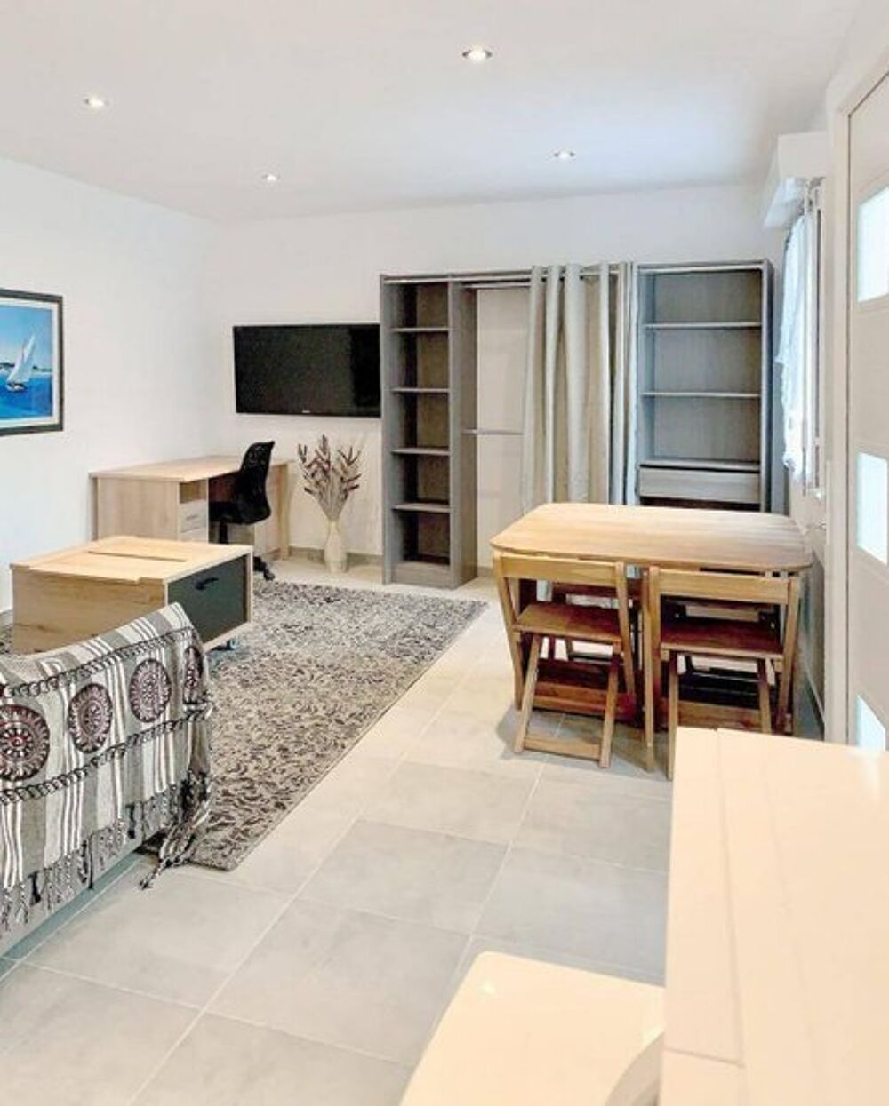STUDIO MEUBLÉ EN REZ-DE-CHAUSSÉE AVEC TERRASSE Si....