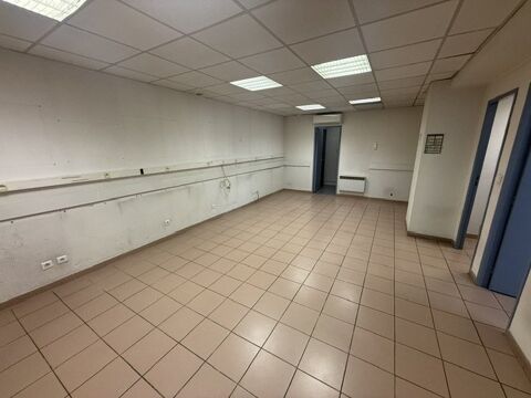   Location / Local Commercial - 114 m² 