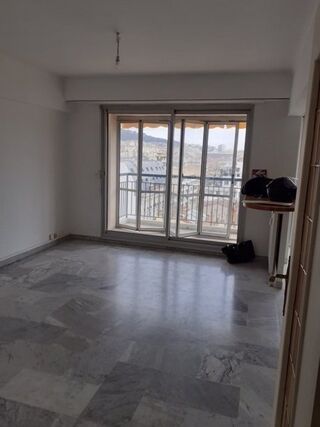  Appartement à louer 3 pièces 75 m²