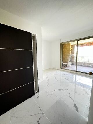  Appartement à louer 2 pièces 80 m²